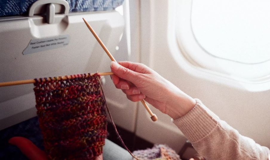 can you bring knitting needles on a plane.